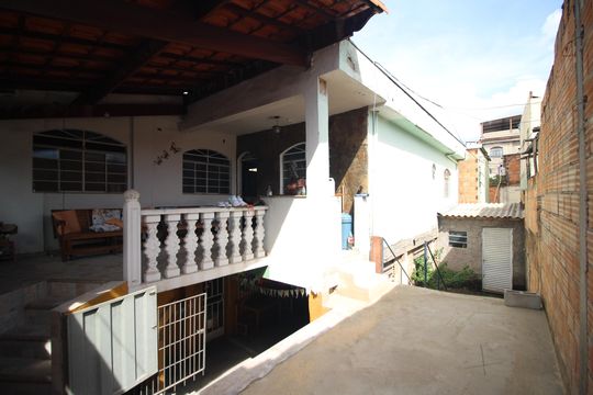 Quintal de casa à venda com 5 quartos, 120m² em Santa Maria, Belo Horizonte