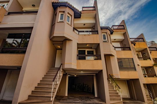Fachada do Imóvel de casa de condomínio à venda com 3 quartos, 276m² em Boa Vista, Porto Alegre