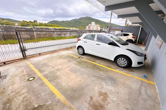Garagem de apartamento para alugar com 2 quartos, 65m² em Ingleses do Rio Vermelho, Florianópolis