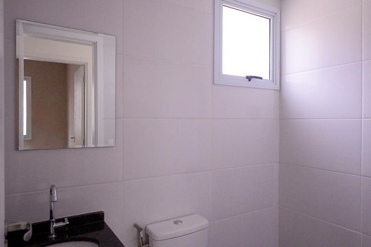 Banheiro de apartamento à venda com 2 quartos, 49m² em Vila Gumercindo, São Paulo