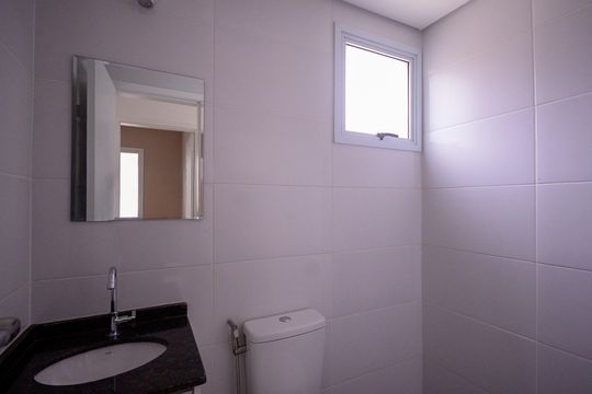 Banheiro de apartamento à venda com 2 quartos, 49m² em Vila Gumercindo, São Paulo
