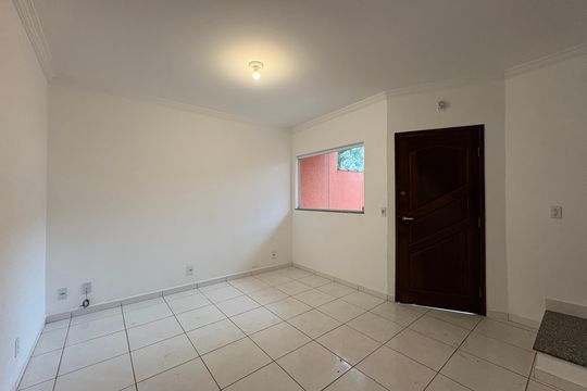 Sala de casa para alugar com 2 quartos, 75m² em Vila Curuçá, Santo André