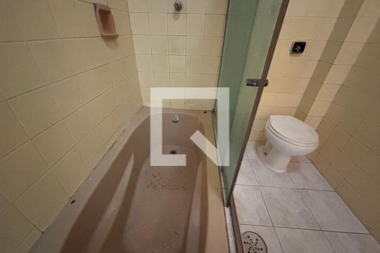 Banheiro Social de casa para alugar com 3 quartos, 217m² em Mirandópolis, São Paulo