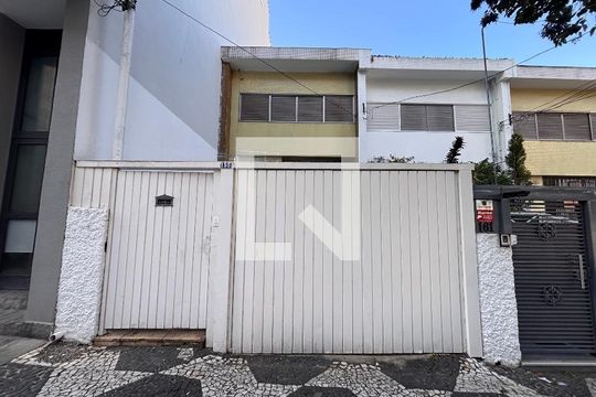 Fachada de casa para alugar com 3 quartos, 217m² em Mirandópolis, São Paulo