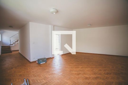 Casa para alugar com 3 quartos, 233m² em Mirandópolis, São Paulo