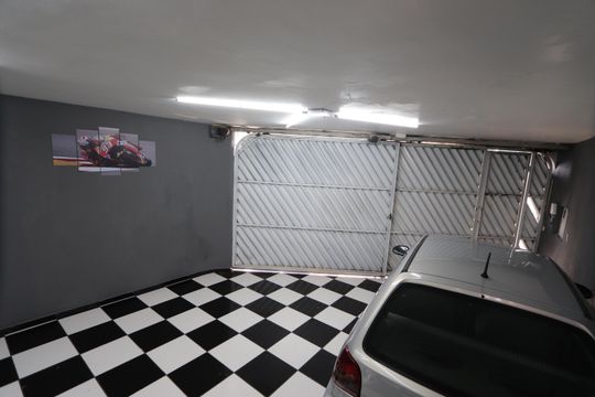 Garagem de casa à venda com 3 quartos, 312m² em Jardim Iva, São Paulo