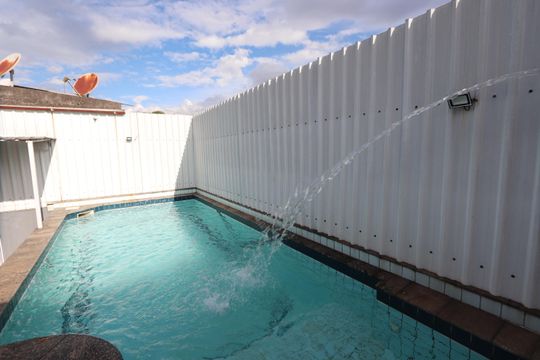 Piscina de casa à venda com 3 quartos, 312m² em Jardim Iva, São Paulo
