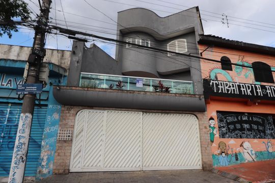 Fachada de casa à venda com 3 quartos, 312m² em Jardim Iva, São Paulo