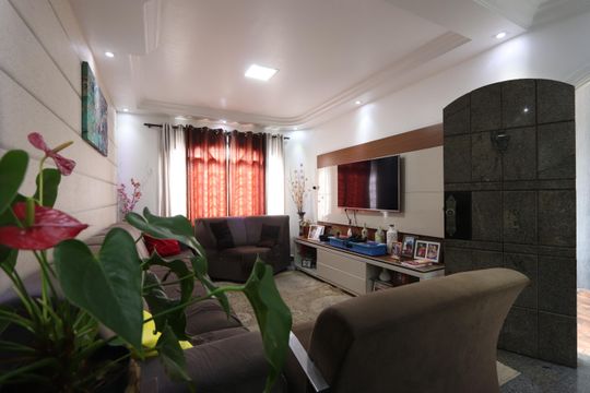 Casa à venda com 3 quartos, 312m² em Jardim Iva, São Paulo
