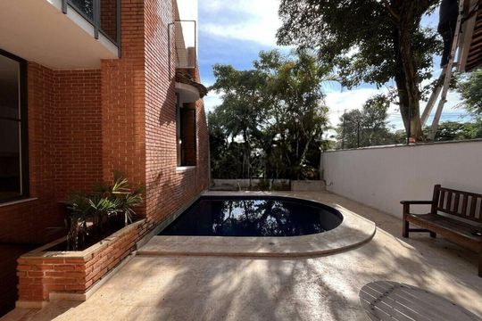 Casa à venda com 7 quartos, 376m² em Alto de Pinheiros, São Paulo