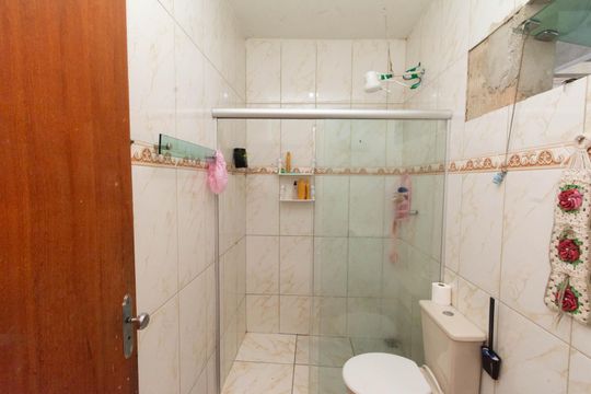 Banheiro de casa à venda com 3 quartos, 374m² em Diamante, Contagem