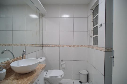 Banheiro de apartamento à venda com 2 quartos, 73m² em Vila Rosa, Novo Hamburgo