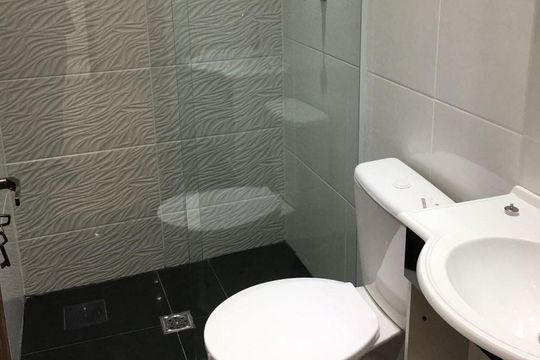 Banheiro de apartamento à venda com 1 quarto, 49m² em Jardim Dona Leopoldina, Porto Alegre