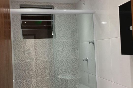 Banheiro de apartamento à venda com 1 quarto, 49m² em Jardim Dona Leopoldina, Porto Alegre