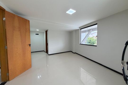 Suíte de casa à venda com 5 quartos, 292m² em Santo Antônio, Niterói