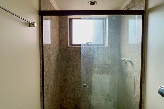 Banheiro da Suíte 1 de apartamento à venda com 3 quartos, 173m² em Jardim Paulista, São Paulo