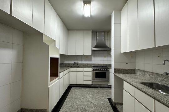 Cozinha de apartamento à venda com 4 quartos, 296m² em Copacabana, Rio de Janeiro