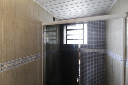 Banheiro de apartamento à venda com 2 quartos, 40m² em Santa Rosa de Lima, Porto Alegre