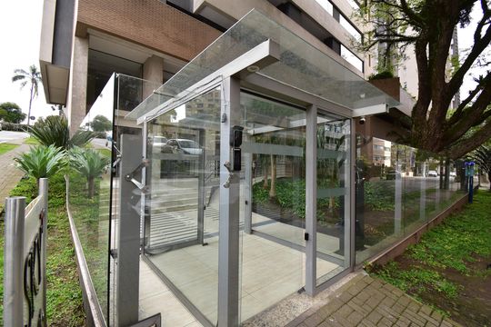 Fachada de apartamento para alugar com 1 quarto, 48m² em Bigorrilho, Curitiba