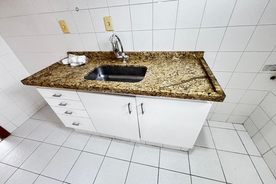 Cozinha de casa de condomínio para alugar com 2 quartos, 57m² em Vargem Pequena, Rio de Janeiro