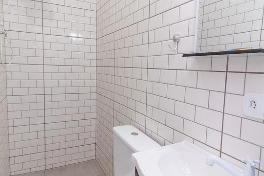 Banheiro Social de casa para alugar com 1 quarto, 17m² em Jardim Artur Alvim, São Paulo