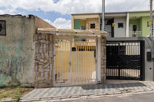 Fachada de casa à venda com 3 quartos, 147m² em Jardim Fernandes, São Paulo