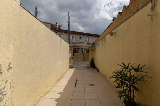 Garagem de casa à venda com 3 quartos, 147m² em Jardim Fernandes, São Paulo