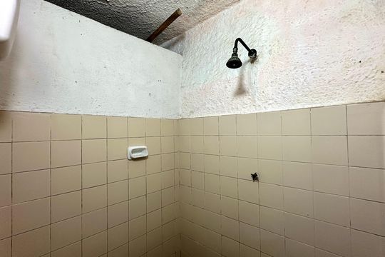 Banheiro da Garagem de casa à venda com 4 quartos, 524m² em Vidigal, Rio de Janeiro