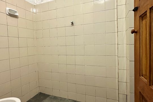 Banheiro da Garagem de casa à venda com 4 quartos, 524m² em Vidigal, Rio de Janeiro
