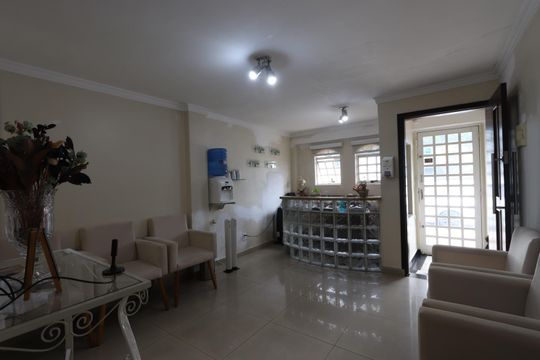 Sala - frente de casa à venda com 7 quartos, 500m² em Vila California, São Paulo