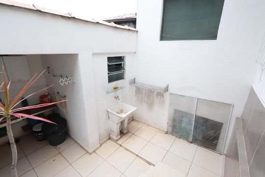 Lavanderia - frente de casa à venda com 7 quartos, 500m² em Vila California, São Paulo