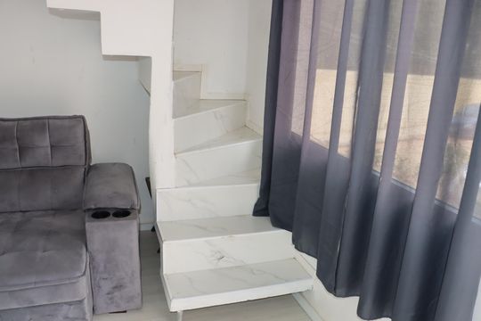 Sala de casa de condomínio para alugar com 2 quartos, 148m² em Chácara Ondas Verdes, Cotia