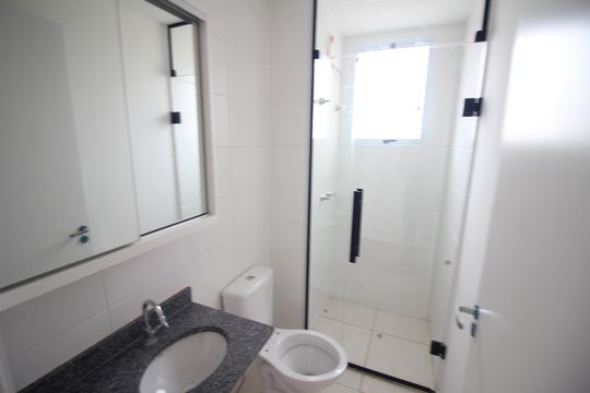 Banheiro de apartamento à venda com 2 quartos, 55m² em Novo Riacho, Contagem