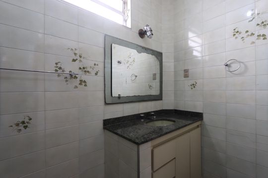 Banheiro Social de casa à venda com 3 quartos, 350m² em Vila Prudente, São Paulo