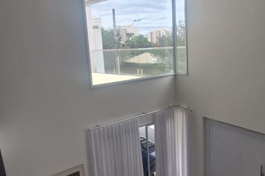 Sala de casa de condomínio para alugar com 3 quartos, 300m² em Jardim Bandeirantes, Sorocaba