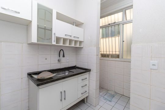 Cozinha de apartamento para alugar com 2 quartos, 52m² em Manacás, Belo Horizonte