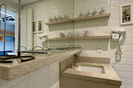 Banheiro de kitnet/studio à venda com 1 quarto, 40m² em Cerqueira César, São Paulo