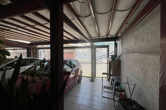 Garagem de casa à venda com 2 quartos, 108m² em Jardim do Colegio (Zona Norte), São Paulo