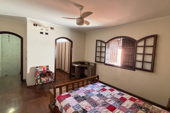 Suite de casa para alugar com 4 quartos, 249m² em Jardim Monte Libano, Santo André