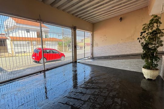Garagem de casa para alugar com 4 quartos, 249m² em Jardim Monte Libano, Santo André