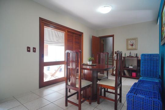 Sala de casa à venda com 4 quartos, 251m² em Morro do Espelho, São Leopoldo