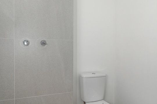 Banheiro de apartamento à venda com 0 quarto, 35m² em Passo D’areia, Porto Alegre