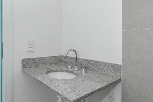 Banheiro de apartamento à venda com 0 quarto, 35m² em Passo D’areia, Porto Alegre