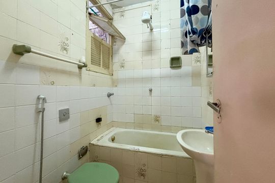 Banheiro de apartamento para alugar com 2 quartos, 50m² em Copacabana, Rio de Janeiro