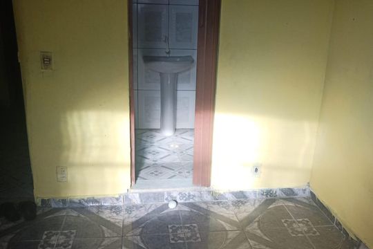 Quarto de casa para alugar com 1 quarto, 80m² em Anchieta, Nilópolis