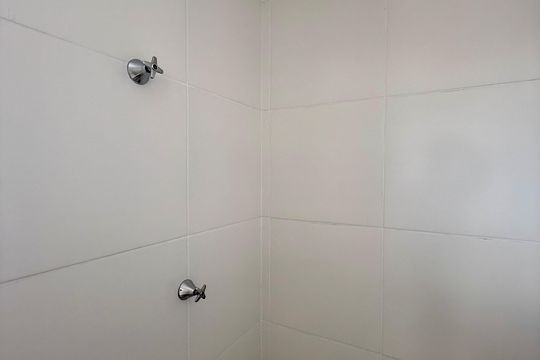Banheiro  de apartamento à venda com 1 quarto, 27m² em Itaim Bibi, São Paulo