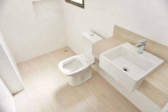 Banheiro Suíte 1 de apartamento à venda com 2 quartos, 67m² em Funcionários, Belo Horizonte