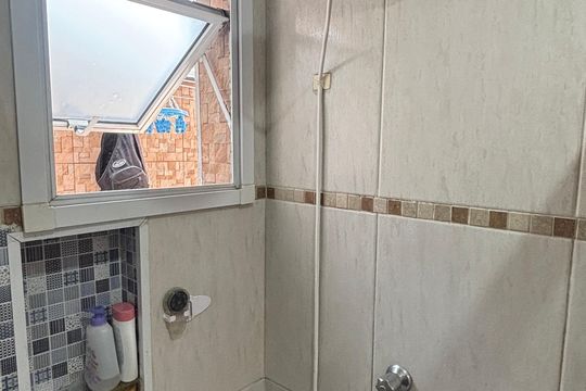 Banheiro de apartamento à venda com 2 quartos, 75m² em Utinga, Santo André