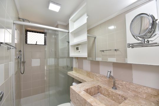 Banheiro da Suíte de apartamento para alugar com 2 quartos, 89m² em Mercês, Curitiba
