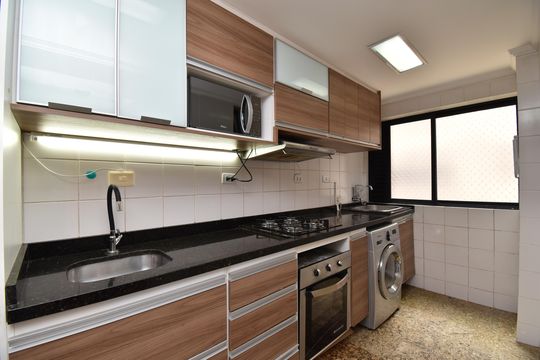 Cozinha de apartamento para alugar com 2 quartos, 89m² em Mercês, Curitiba